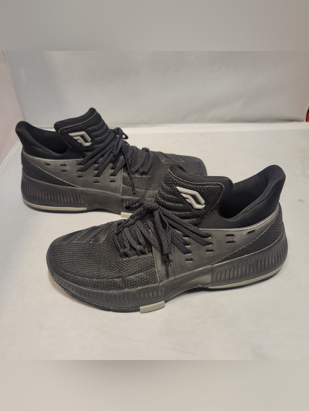 Adidas Iconic Dame 3 Lights Out Size 7.5 Basketball Shoes Men's